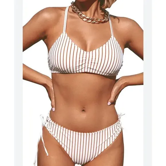 NWT- Cupshe bikini with reversable bottom - Picture 2 of 6